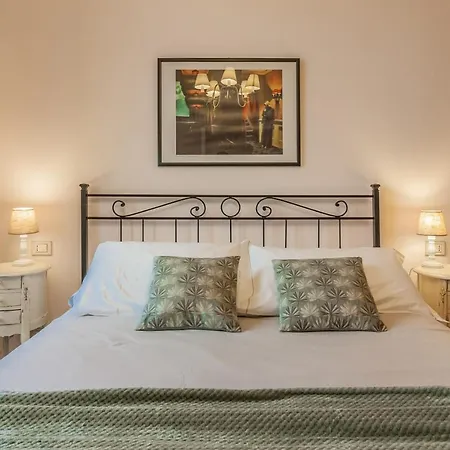 Apartment La Terrazza Cavour By Wonderful Italy *